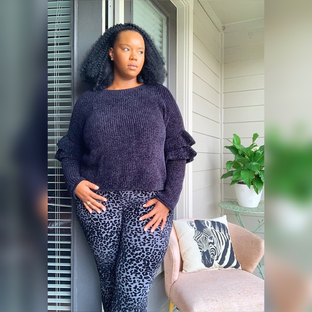 Black Ruffle sleeve sweater. XL